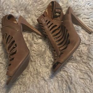 Vince Camino size 10 Tan heels